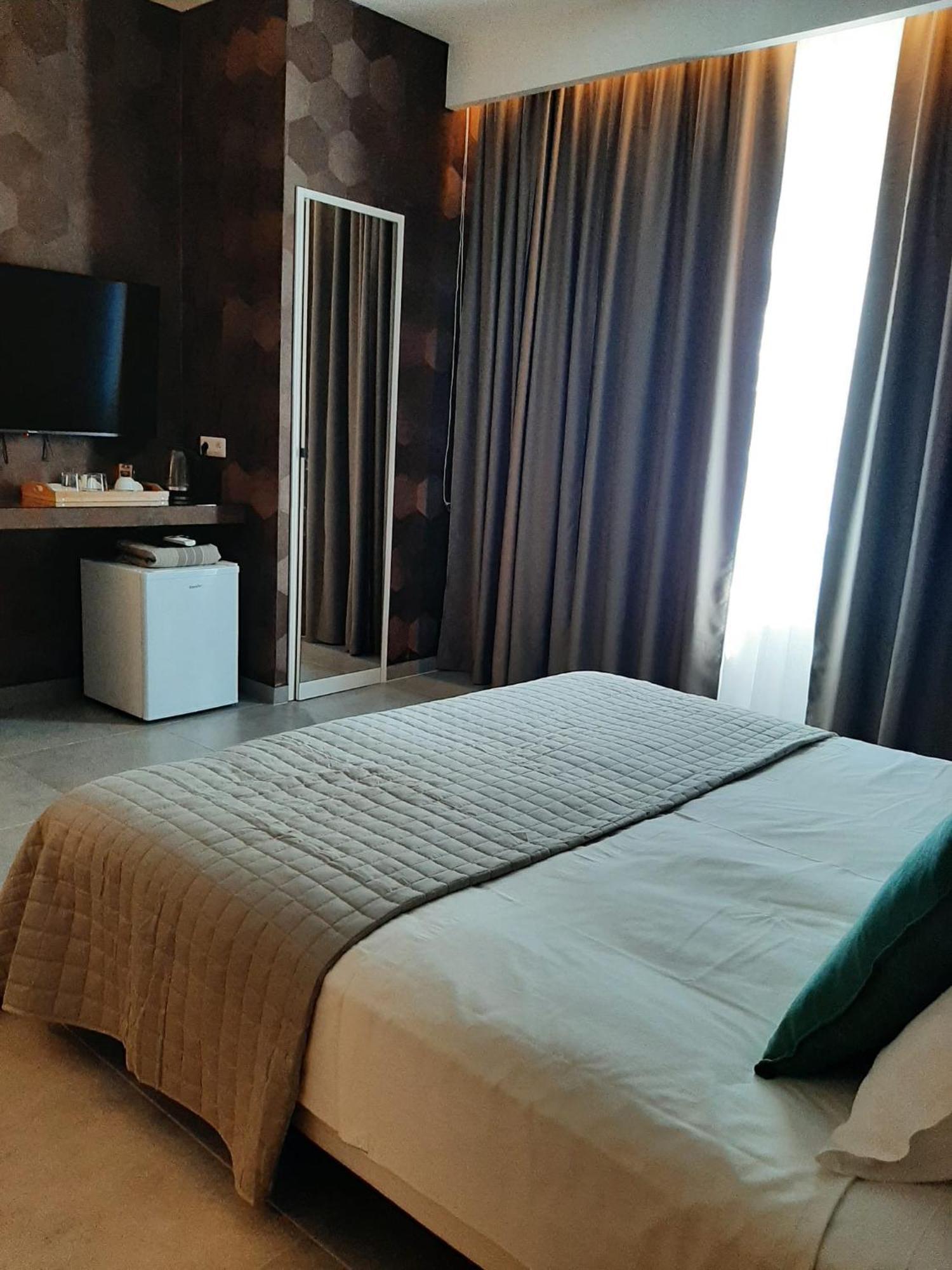 Baaria House Hotel Барчеллона-Поццо-ді-Готто Екстер'єр фото