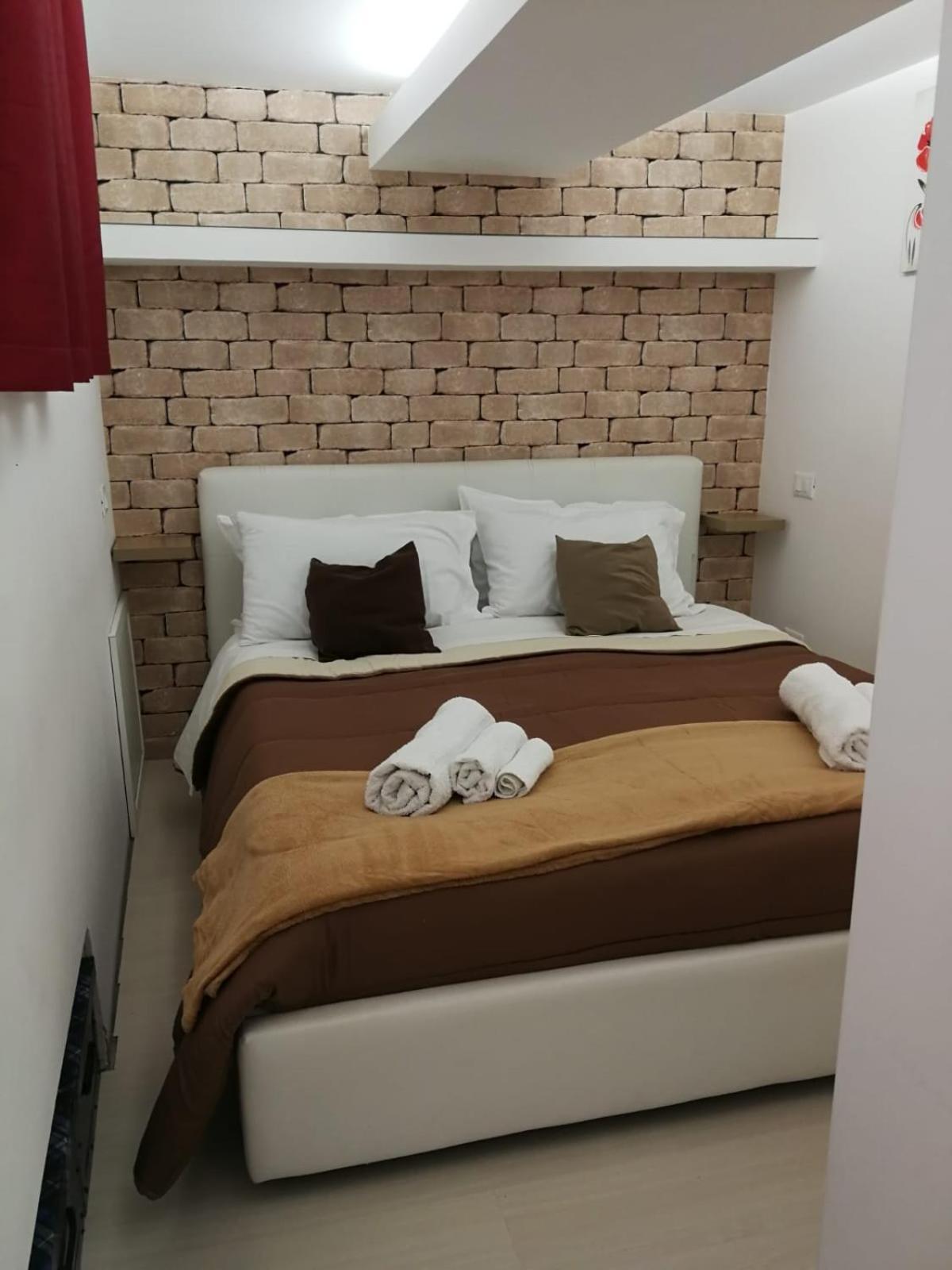 Baaria House Hotel Барчеллона-Поццо-ді-Готто Екстер'єр фото